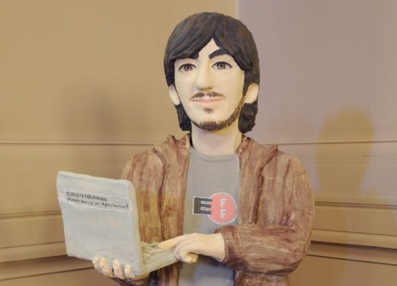 A sculpture of Aaron Swartz holding a laptop.