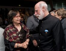 A picture of Vint Cerf with Kanchanasut Kanchana.